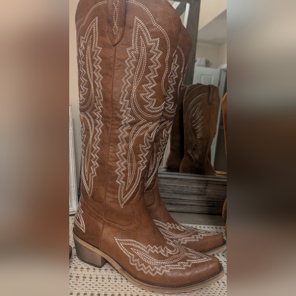 Knee High Cowgirl Boots Size 7